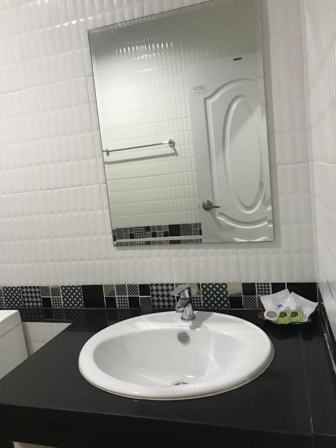 TTT Hotel Hat Yai Buitenkant foto